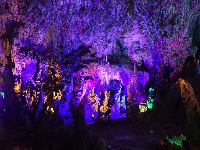 1544166895948463.jpg 溶洞6D燈光秀 (6).jpg