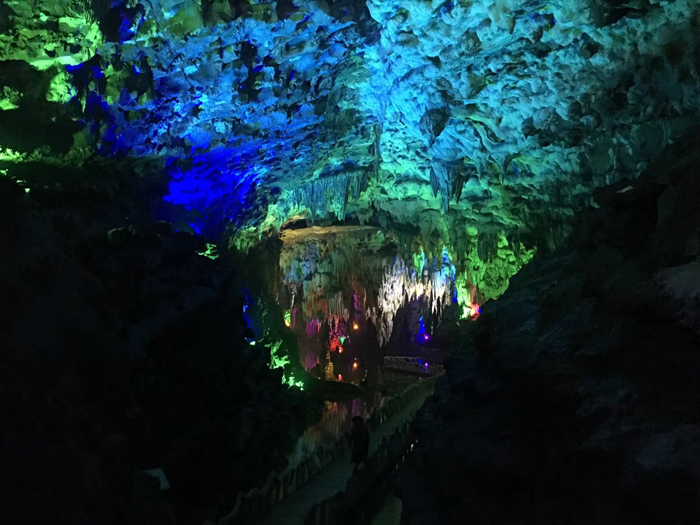 1544166999307806.jpg 溶洞6D燈光秀 (2).jpg